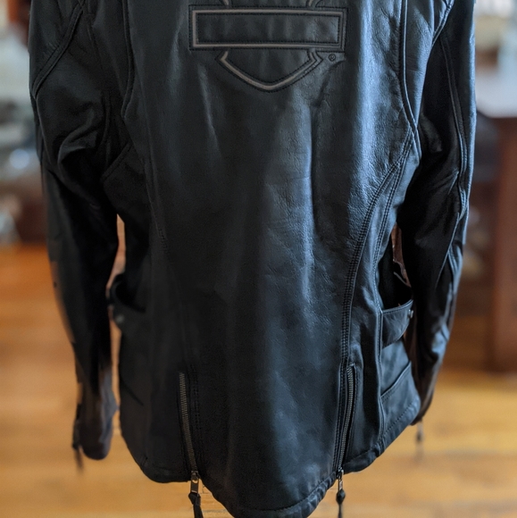 Harley Davidson Leather Jacket - Picture 2 of 6